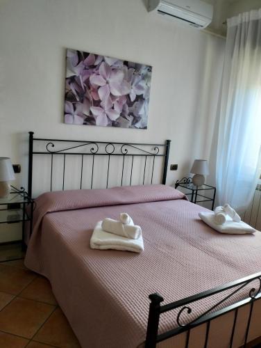 a bedroom with a bed with two towels on it at La Casa del Lago in Porlezza