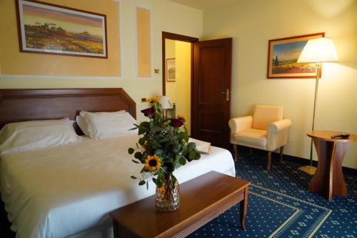 Ein Bett oder Betten in einem Zimmer der Unterkunft Hotel Lemi