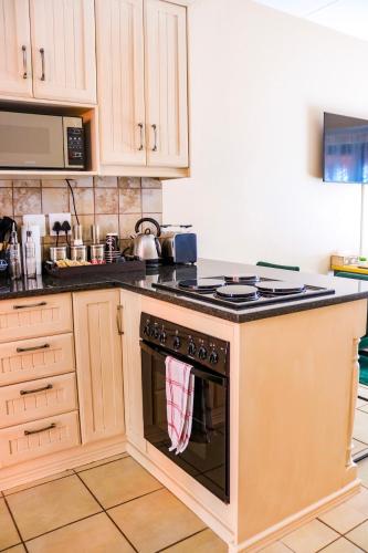 Η κουζίνα ή μικρή κουζίνα στο Cosy Studio Apartment in Bains