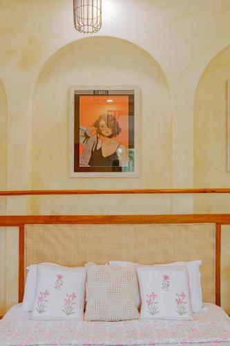 Postel nebo postele na pokoji v ubytování Little Arches Luxury 1BHK with Pool in Siolim