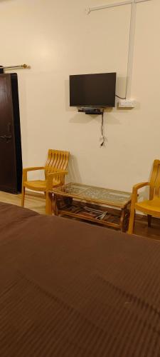 Kusum Palaceにあるテレビまたはエンターテインメントセンター