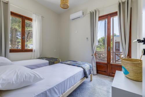Mahalo Skopelos Suites