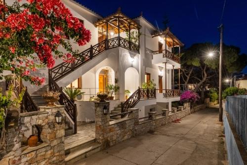 Mahalo Skopelos Suites