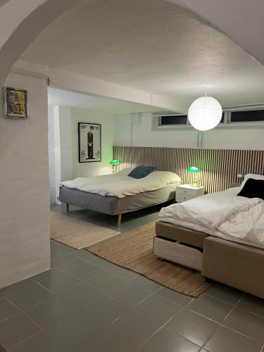 two beds in a room with two beds sidx sidx sidx at Large basement apartment in the middle of Odense in Odense