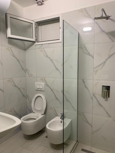 Koupelna v ubytování Apartament Joni