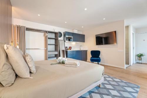 Foto Elegant Jacuzzi Loft in Central Massena 5