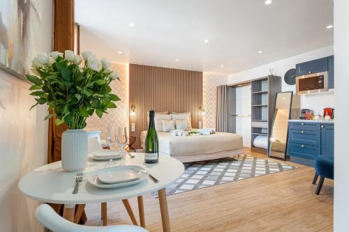 Foto Elegant Jacuzzi Loft in Central Massena 1
