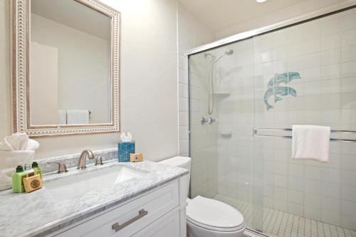 Koupelna v ubytování KBM Resorts FREE CAR Lokelani Oceanfront 2-Bedrooms Condo Recently Remodeled LOK-B201