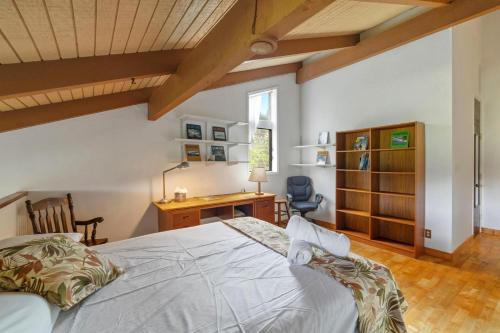 Un pat sau paturi într-o cameră la KBM Resorts FREE CAR Kuilima Estates 2-Bedroom Condo at Turtle Bay KUL-E113