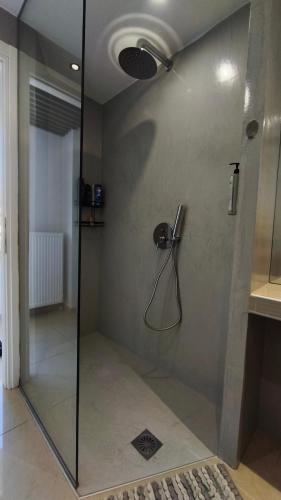Koupelna v ubytování Mitropoleos Luxury Suites