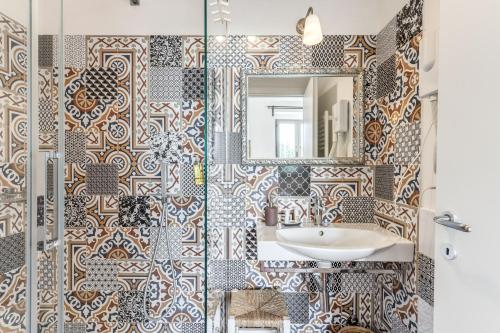 a bathroom with a sink and a mirror at Casale Giancesare Villa Agricola in Capaccio-Paestum