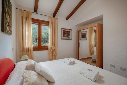Postel nebo postele na pokoji v ubytování Villa Surrounded by Nature with Sea View