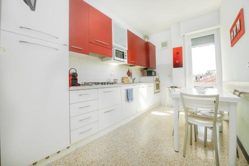 Η κουζίνα ή μικρή κουζίνα στο 295 - Idea Living Home, 2minuti a piedi dal mare di Riva Trigoso
