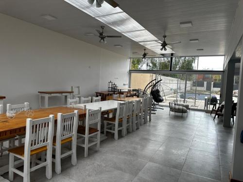 Ein Restaurant oder anderes Speiselokal in der Unterkunft casa quincho concordia 