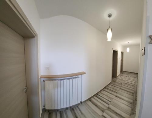 a hallway with a white wall and a wooden floor at In Fondo Al Mar in Ca Tiepolo