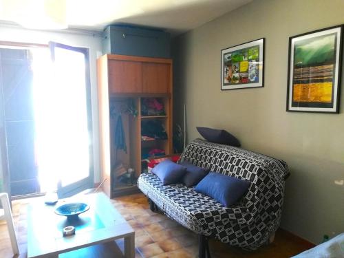 a living room with a couch and a table at Studio le Bastion in Algajola