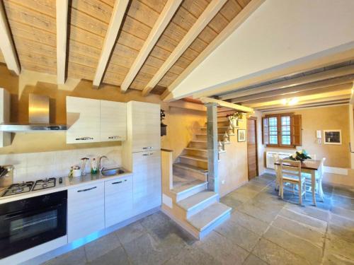 Una cocina o zona de cocina en Green Paradise Pool Villa