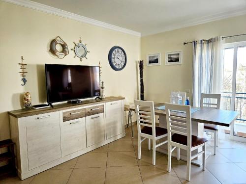 TV a/nebo společenská místnost v ubytování Penthouse Cabanas Sun - Algarve