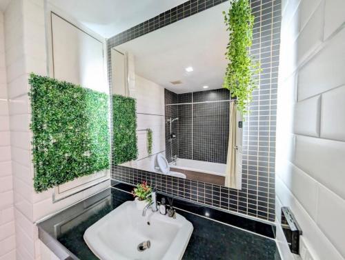 a bathroom with a sink and a mirror at City Center Nana 4-Guest Suite 100m Nana BTS in Bangkok