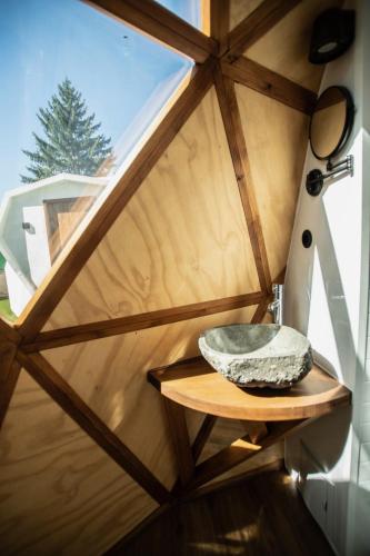 a bathroom with a sink on a wooden shelf at Igloo Rooms - Belorado in Belorado