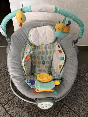 a baby car seat with stuffed animals on it at Kinderparadies Alt Lüxem in Wittlich