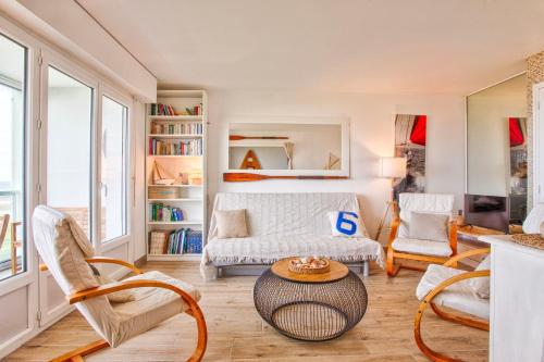 Galeriebild der Unterkunft Seafront flat near Cabourg with free private parking in Varaville