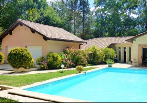 Villa with pool in Private Golf Residence