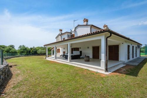 Holiday house Lera Rovinj, with football field, sauna, jacuzzi