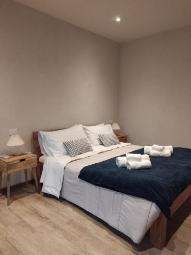 a bedroom with a large bed with towels on it at Bed & Breakfast 'Ngre in Moncrivello