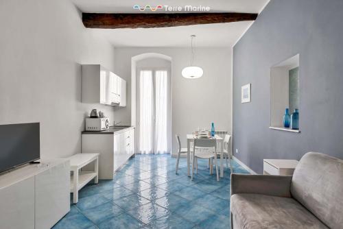 a kitchen and living room with a couch and a table at Cà dei Ciuà, Terre Marine in Riomaggiore