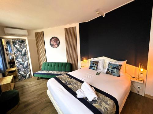 Postel nebo postele na pokoji v ubytování Gabrielle hôtel
