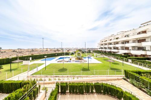 La Brisa del Mar apt with sea view, terrace, pool - by OYOOSTAYS