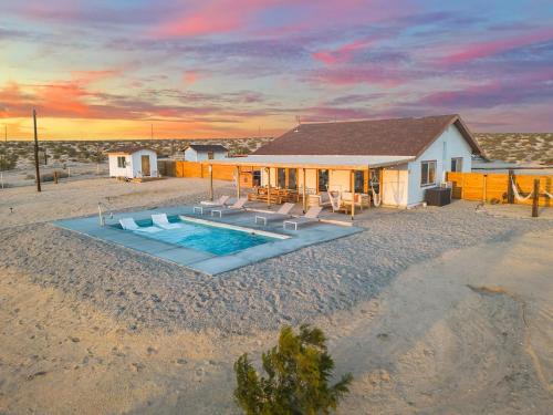 a house with a swimming pool in the desert at Loma Vista By The Cohost Company in Sunfair Heights