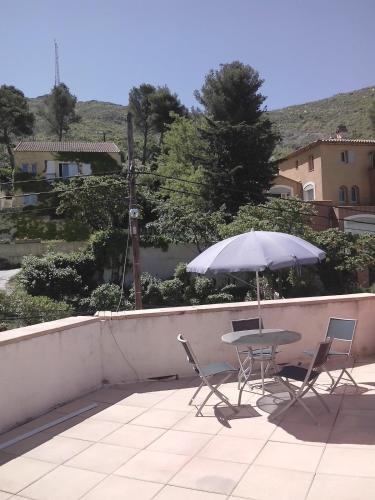 Grand appartement tout confort, 2 chambres, Clim, grande terrasse, Parking privatif gratuit, au calme Parc des Calanques