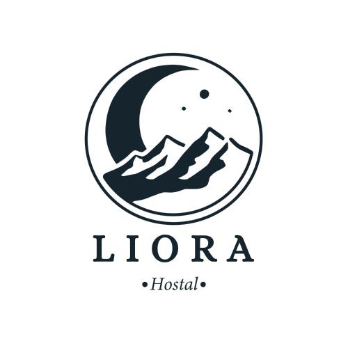 LIORA Hostalに飾ってある許可証、賞状、看板またはその他の書類