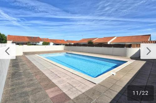 Maison T3 terrain clos piscine