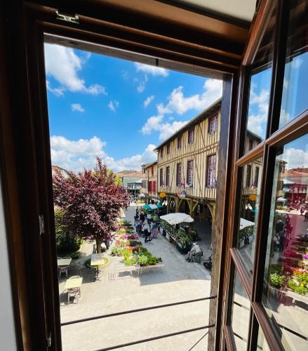 a view from a window of a city street at Hôte Labyrinthe lit 180 cm salle de bain, petit dej compris in Mirepoix