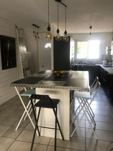 Photo de la galerie de l'établissement Villa 130m2 avec piscine classée 3 étoiles, à Les Sables-dʼOlonne