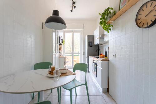Kuchyň nebo kuchyňský kout v ubytování Yesclusive Apartment M4-Navigli Milan-Unipol Forum-Humanitas-Vodafone Village