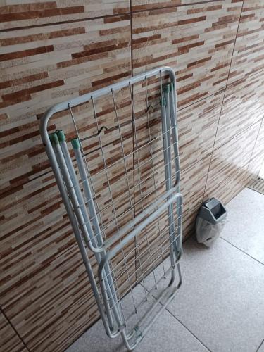 a shopping cart in front of a brick wall at Casa Praia Mongaguá in Mongaguá