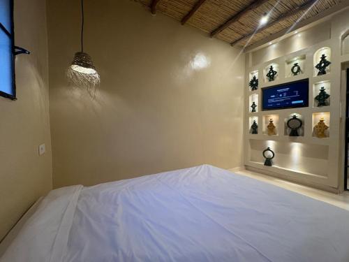 a bedroom with a large white bed in a room at Simple Moroccan Rural Getaway in Tama ou Ennza