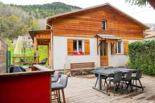 Maison au cœur du village de saint Étienne de tinée