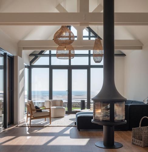 Architect-designed villa with sea view