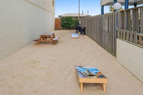 Beachfront Bliss 3BR Oceanfront Condo with Pool and Hot Tub photo 57