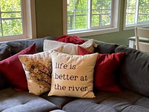 Χώρος καθιστικού στο Waterfront Rivers Edge on Washougal River