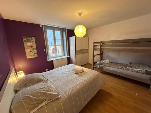 Ένα ή περισσότερα κρεβάτια σε δωμάτιο στο L'appart Rue Haute