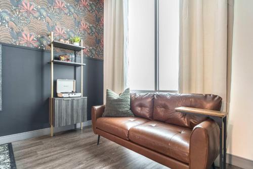 Et opholdsområde på Otis-Inspired Hideaway in the Heart of Macon