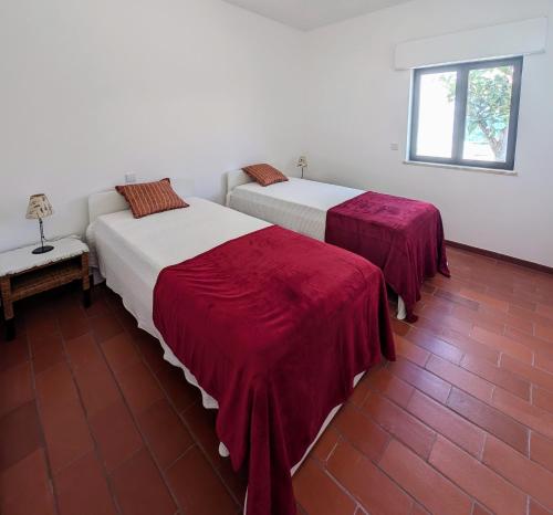 En eller flere senge i et værelse på Casa Margarida