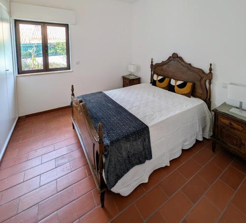 En eller flere senge i et værelse på Casa Margarida