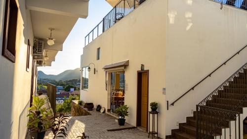 Nespecifikovaný výhled na hory nebo výhled na hory při pohledu z hotelu
